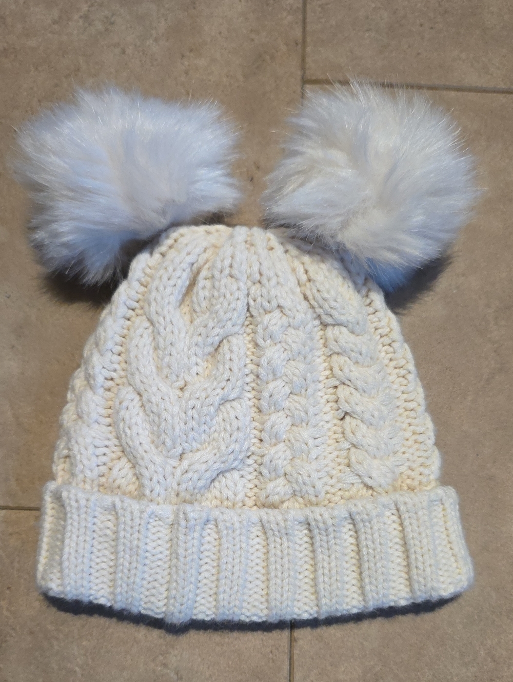 GAP Ivory Cable Knit Beanie with Double Faux-Fur Pom Poms. Size m/l